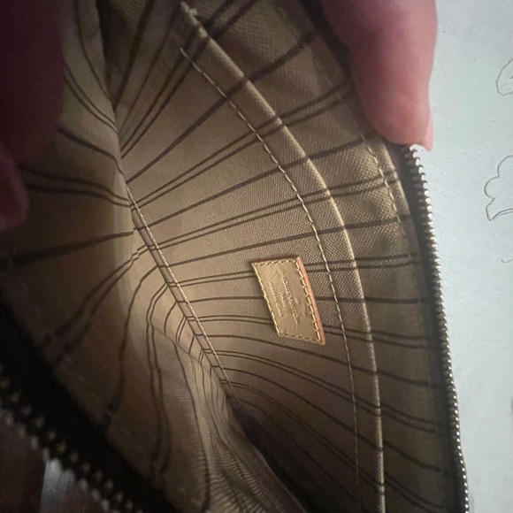 Authentic Louis Vuitton Monogram Pouchette - Picture 4 of 7